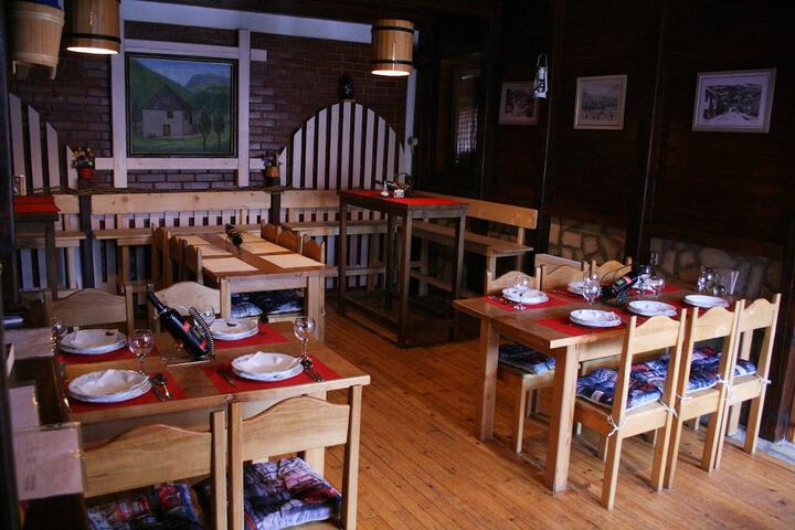 Dining 16 of 35