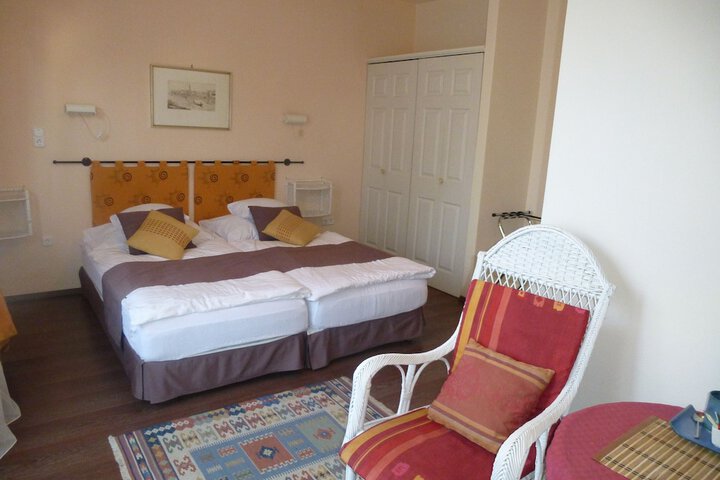 Room 10 of 96