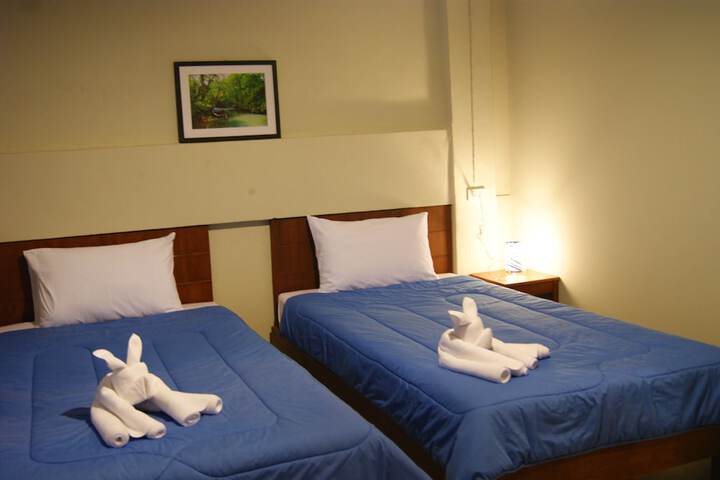 Room 8 of 33