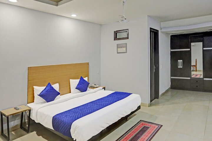 Room 9 of 19