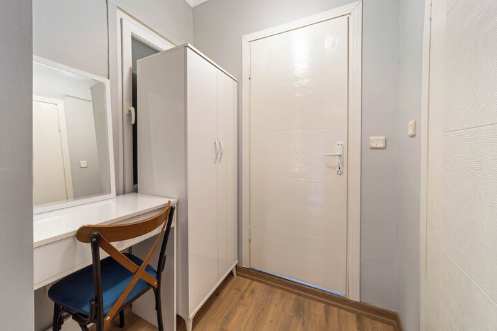 Room 10 of 31