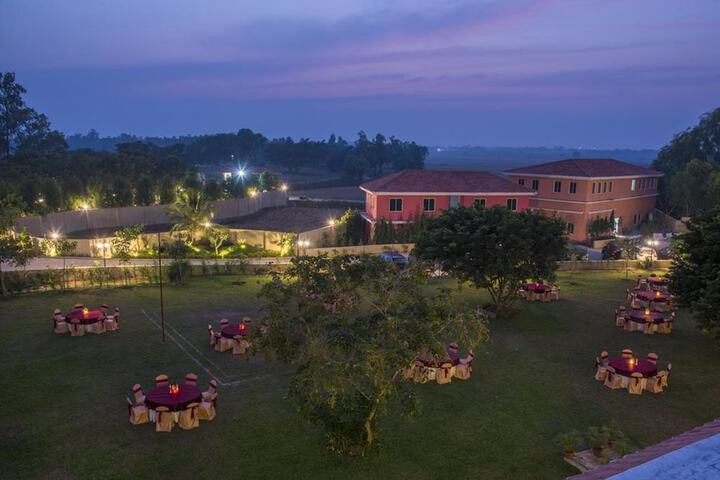 Hotel Exterior 44 of 47