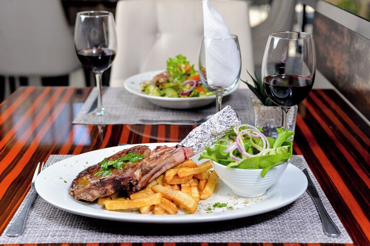 Dining 76 of 154