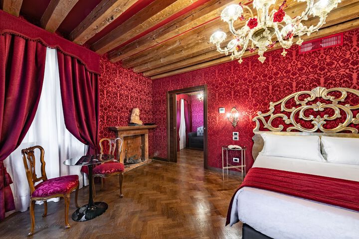 Room 27 of 69