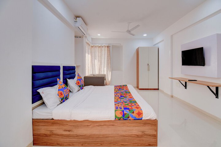 Room 13 of 34
