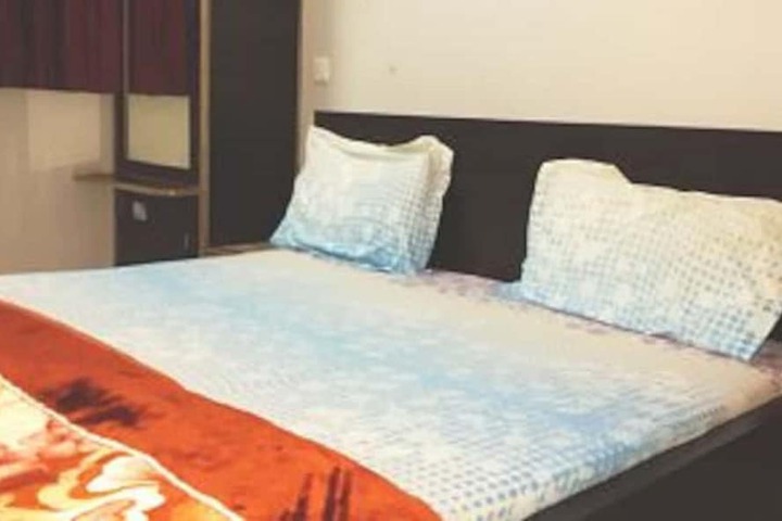 Room 2 of 6