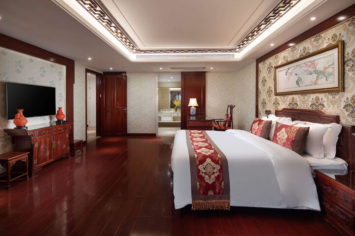 Room 6 of 16
