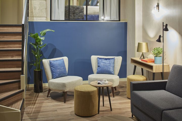 Room 42 of 74