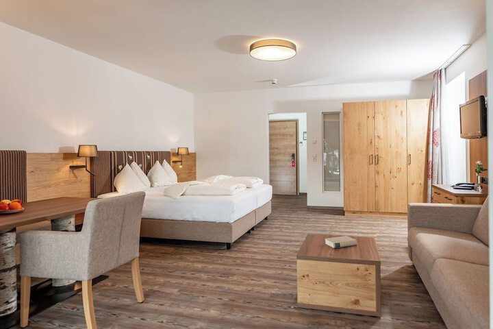 Room 34 of 128