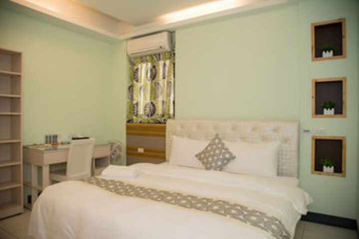 Room 13 of 23