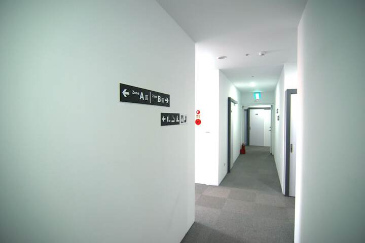 Ballroom/Hall 42 of 44