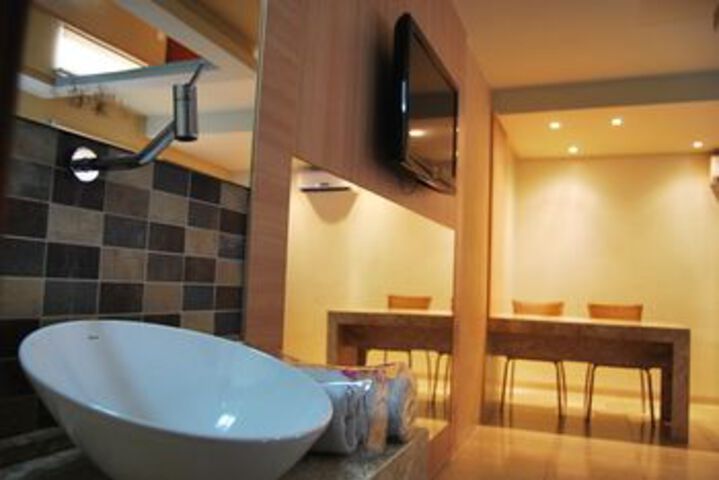 Room 3 of 9
