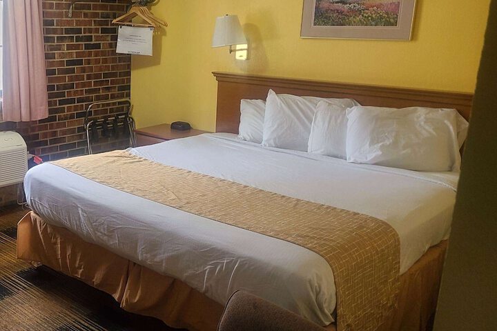 2 Double Beds (1 of 14)