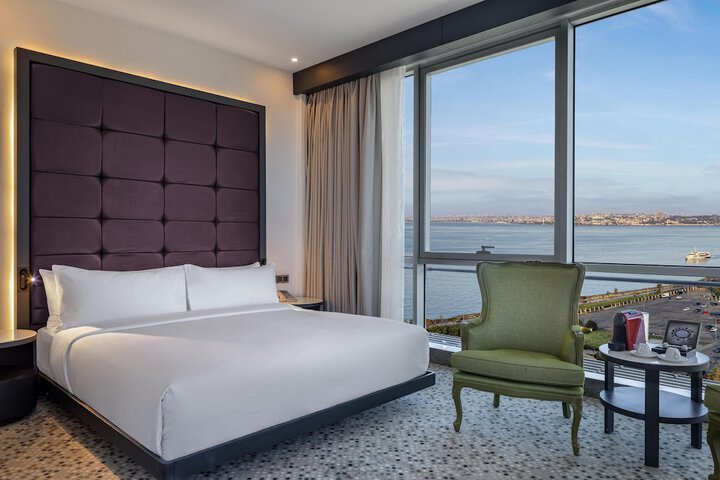 Room 44 of 191