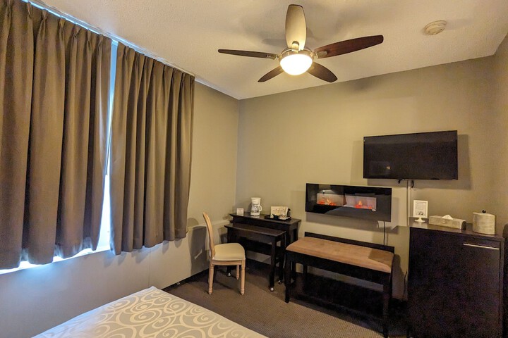Room 8 of 40