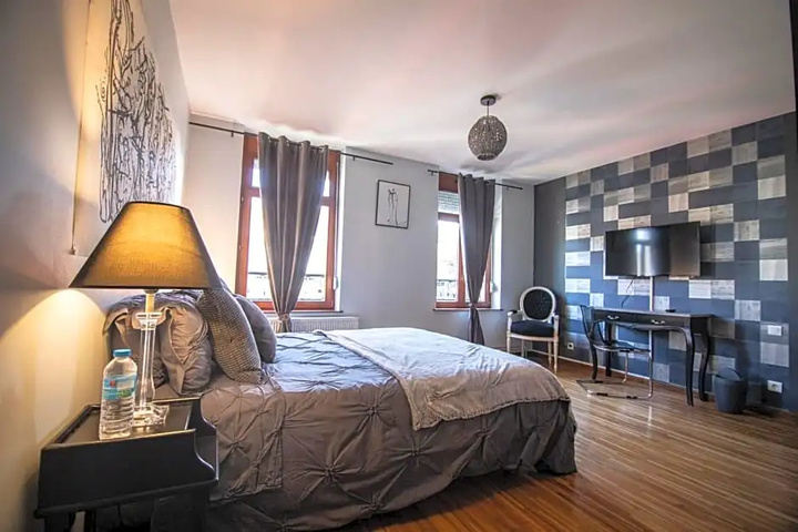 Room 3 of 10