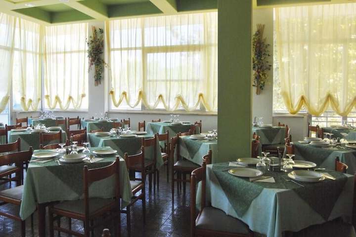 Dining 16 of 38