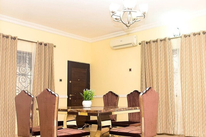 Room 9 of 22