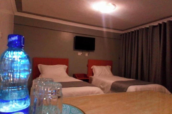 Room 4 of 28