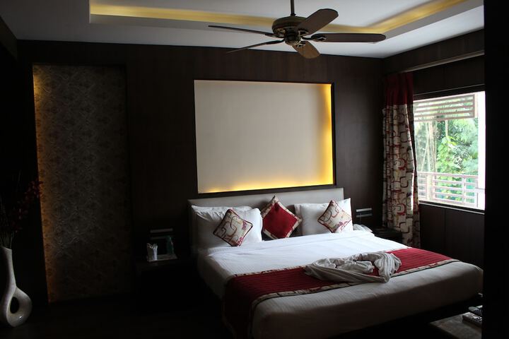 Room 7 of 33