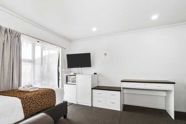 Room 65 of 84