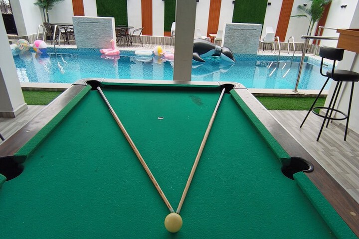 Pool 49 of 99