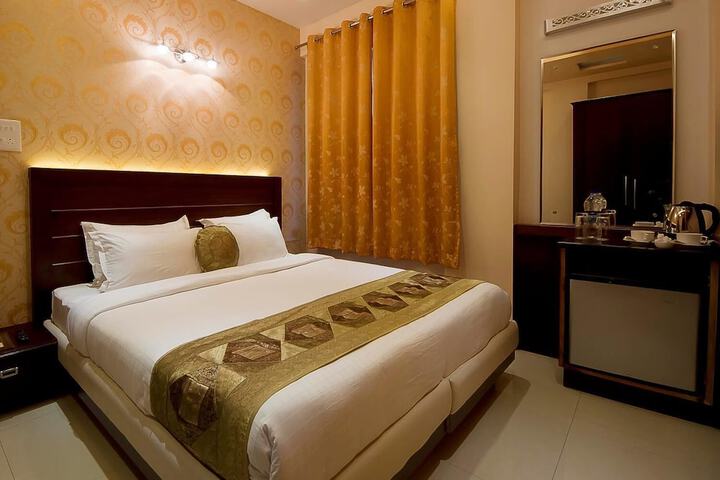 Room 9 of 33