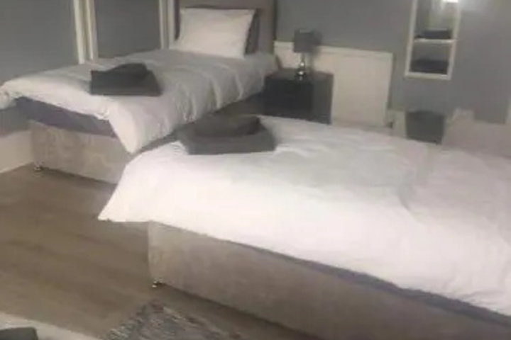 Room 4 of 25