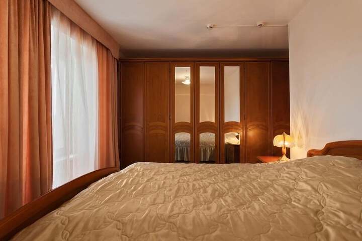 Room 9 of 22