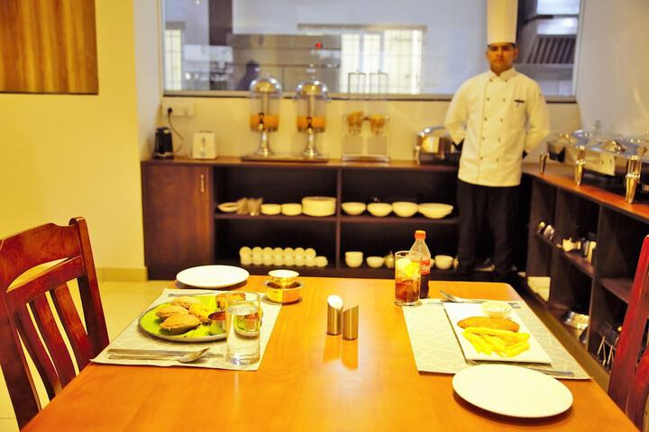 Dining 20 of 25