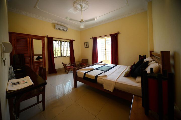 Room 11 of 38