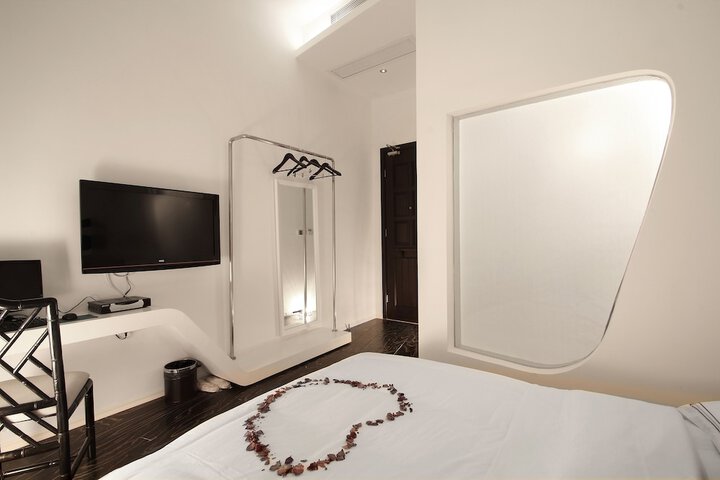 Room 27 of 29