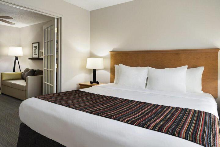 1 King Bed Accessible (2 of 5)