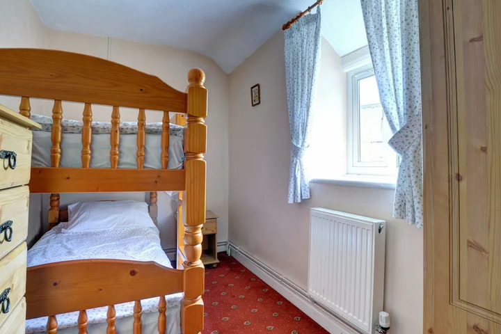 Room 2 of 10