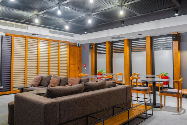 Lounge 105 of 137