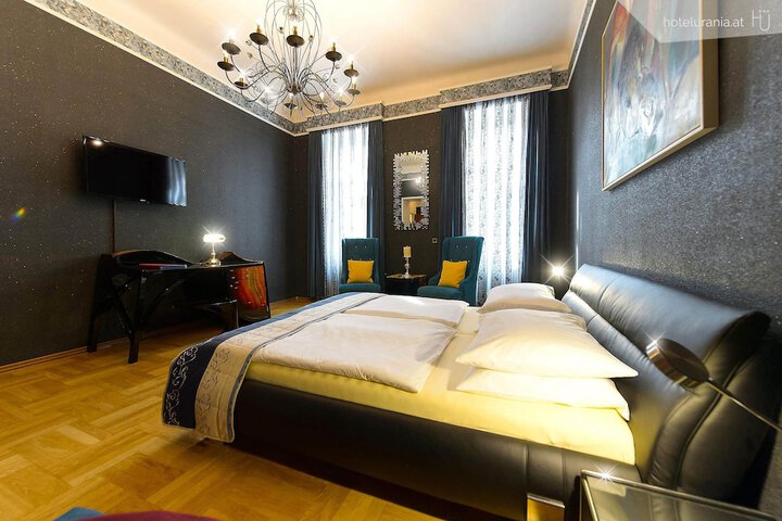 Room 33 of 205