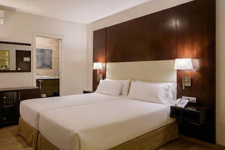 Room 10 of 99