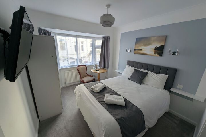 Room 8 of 14