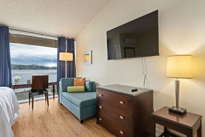 Room 17 of 46