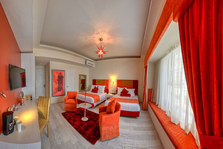 Room 15 of 33