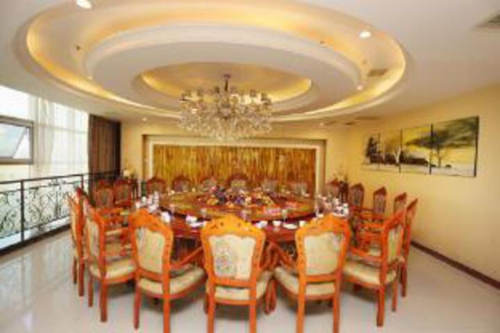 Long Yi Hotel