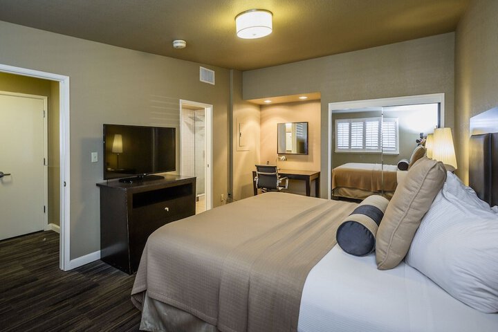 1 Bedroom Executive Suite King Bed (22 of 29)