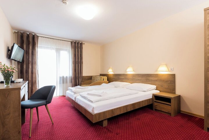 Room 9 of 90
