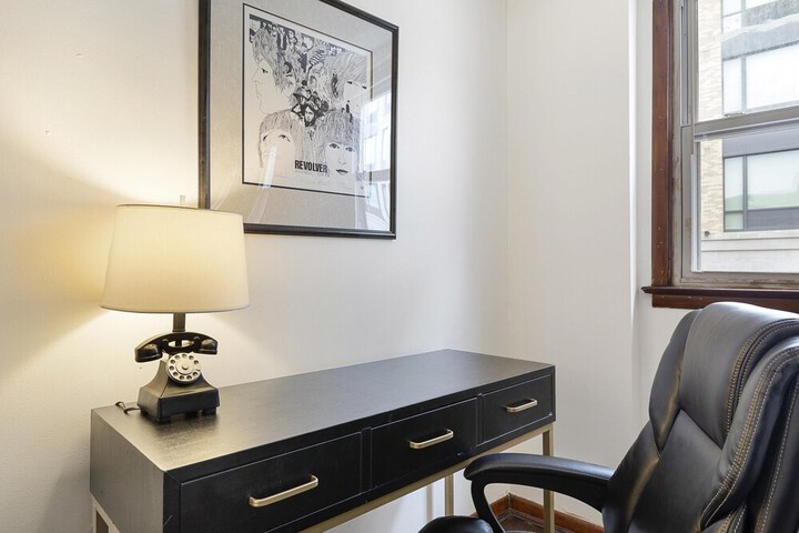 Business Center 22 of 30