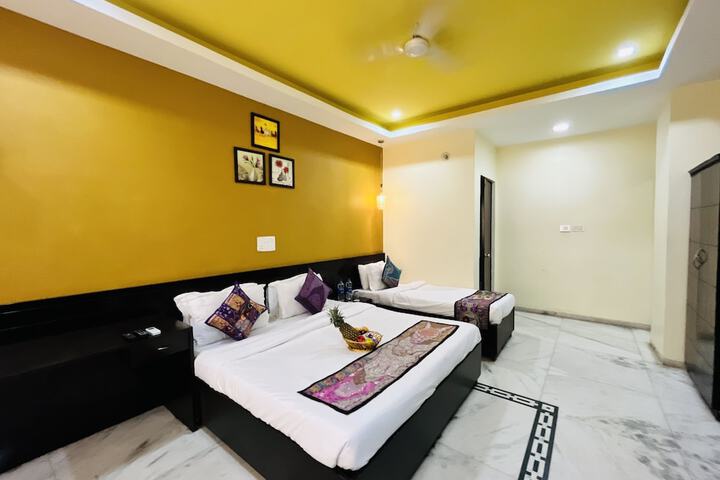 Room 4 of 31