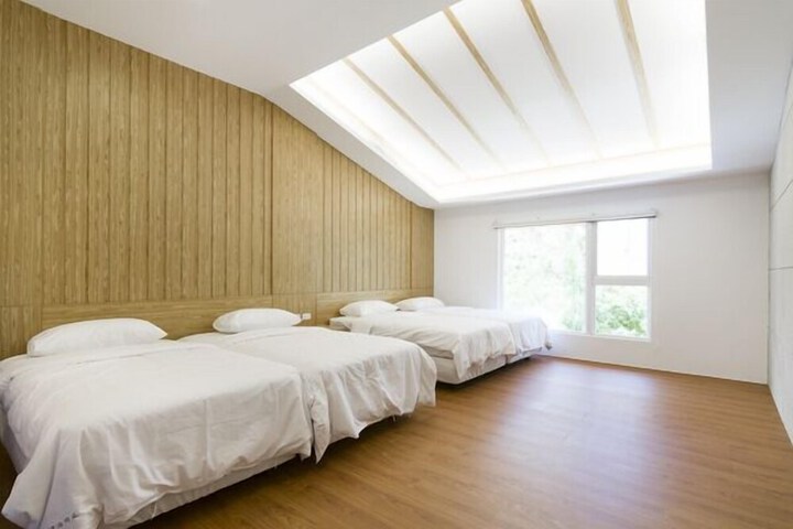 Room 10 of 30