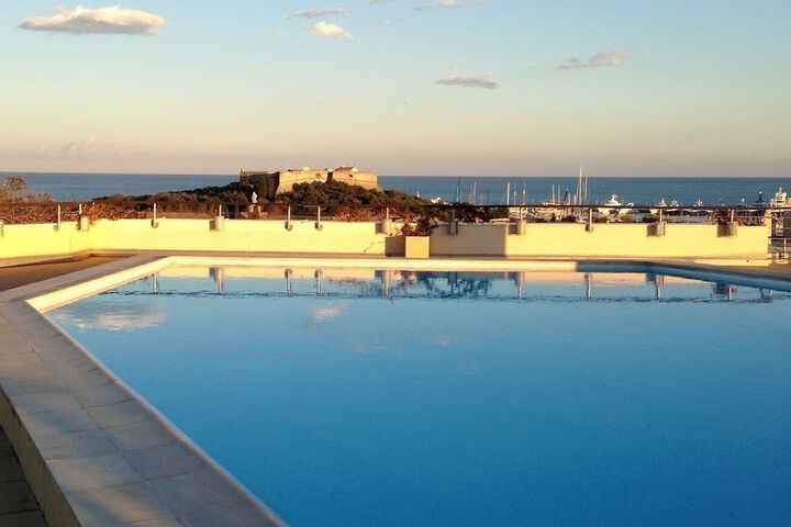 Hotel Pool