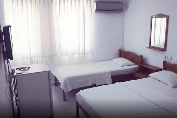 Room 6 of 13