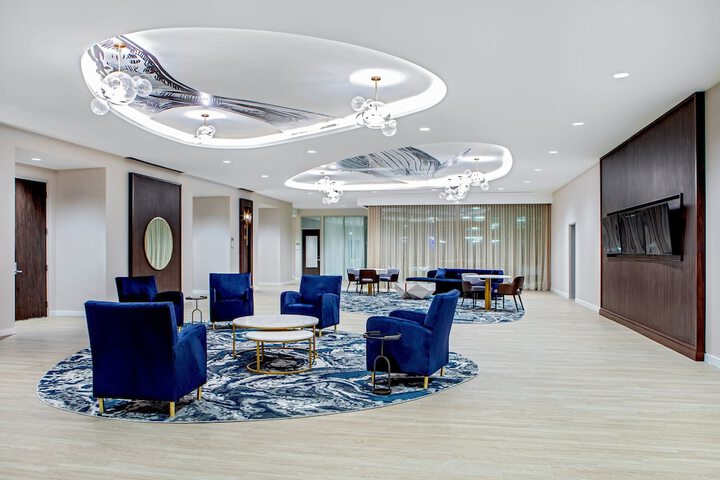 Lobby lounge