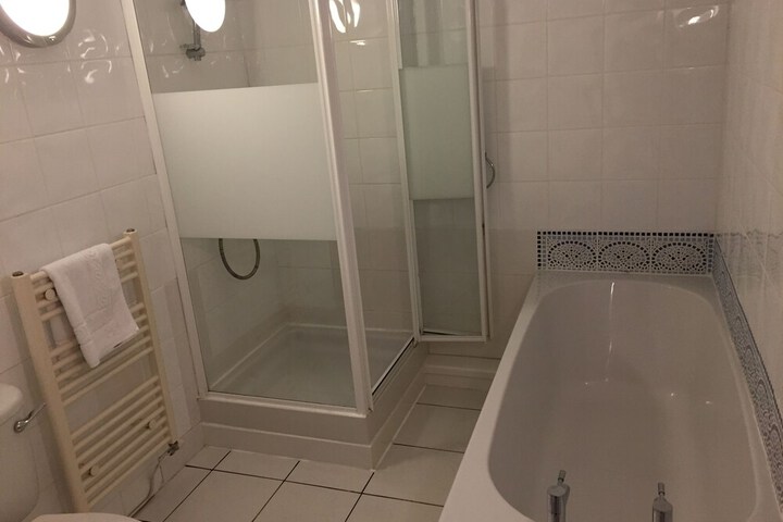Room 21 of 36